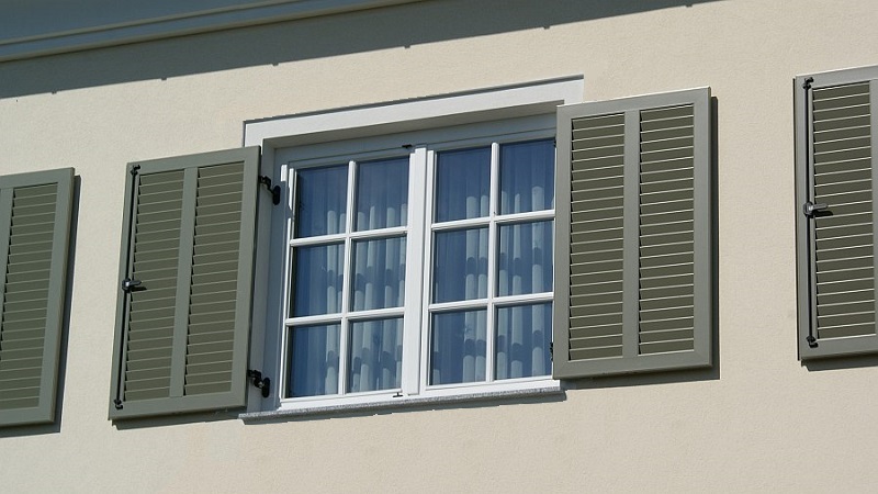 Louvre luik, luiken, vensterluiken, raamluiken, Kuiters timmerfabriek 1926, duurzame kozijnen, eco kozijnen, Accoya hout, houten deuren, houten ramen, houten kozijnen