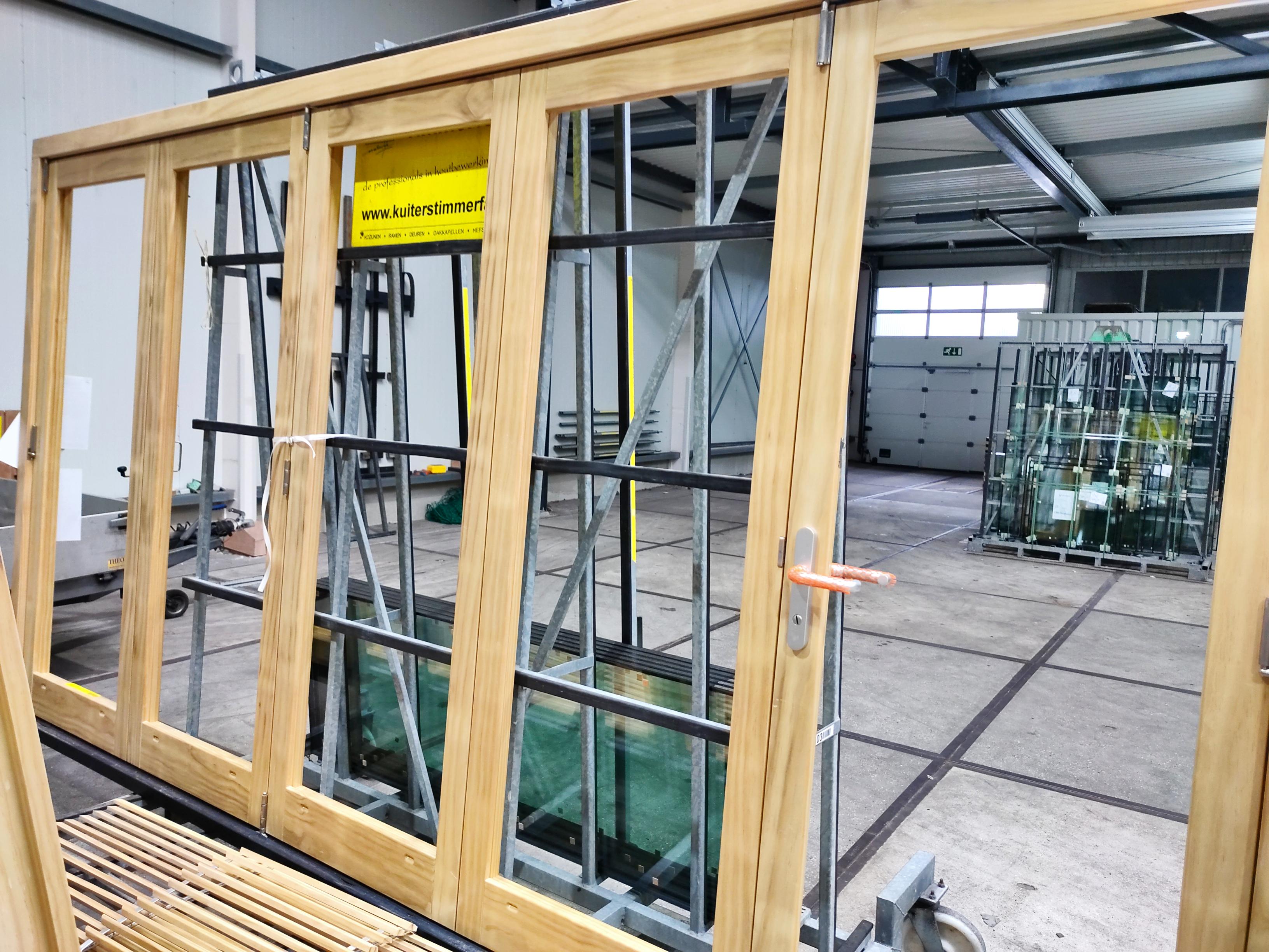 harmonica deuren, vouwdeuren, harmonica pui, vouwpui, harmonica vouwdeuren, houten vouwpui, buiten schuifpui, houten harmonica schuifpui, Accoya harmonica vouwdeuren