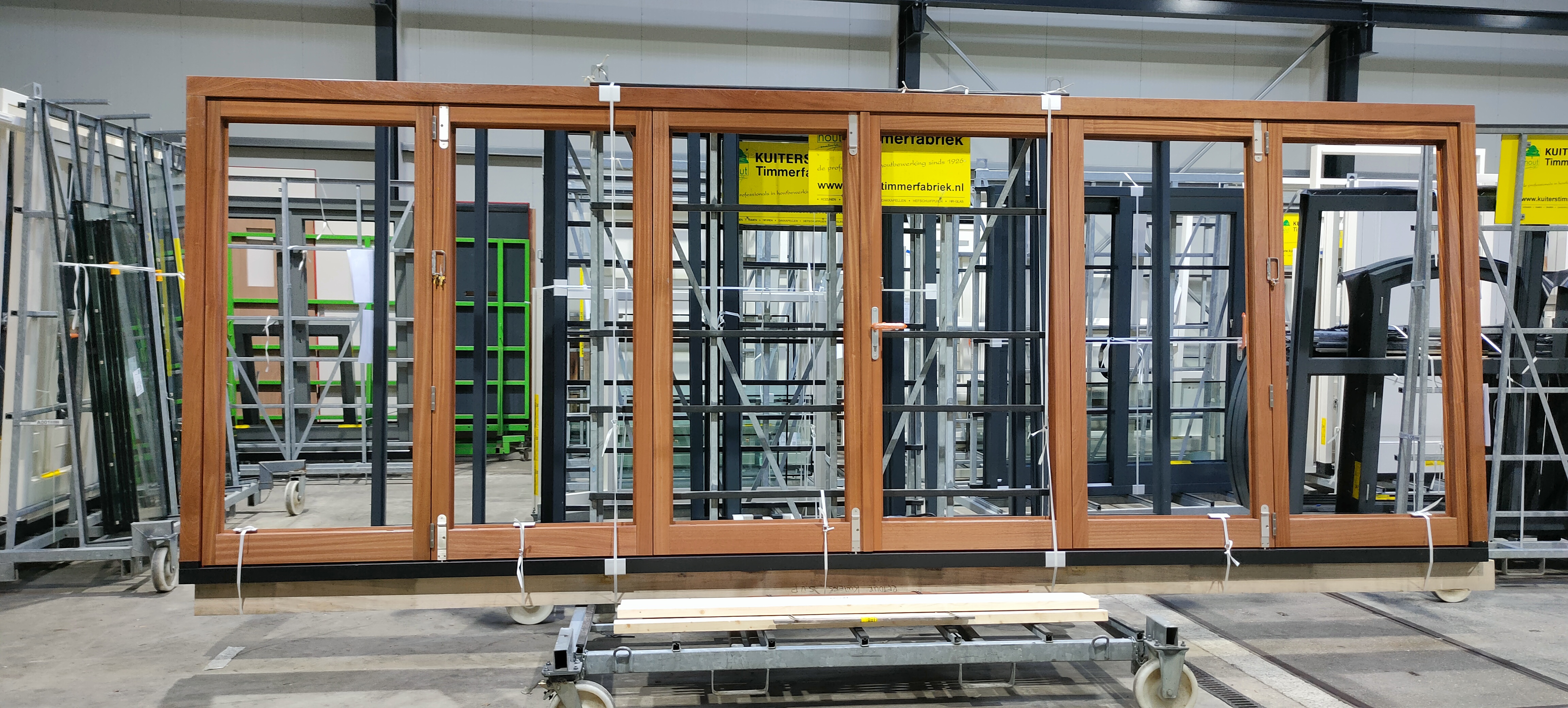 harmonica deuren, vouwdeuren, harmonica pui, vouwpui, harmonica vouwdeuren, houten vouwpui, buiten schuifpui, houten harmonica schuifpui, Accoya harmonica vouwdeuren