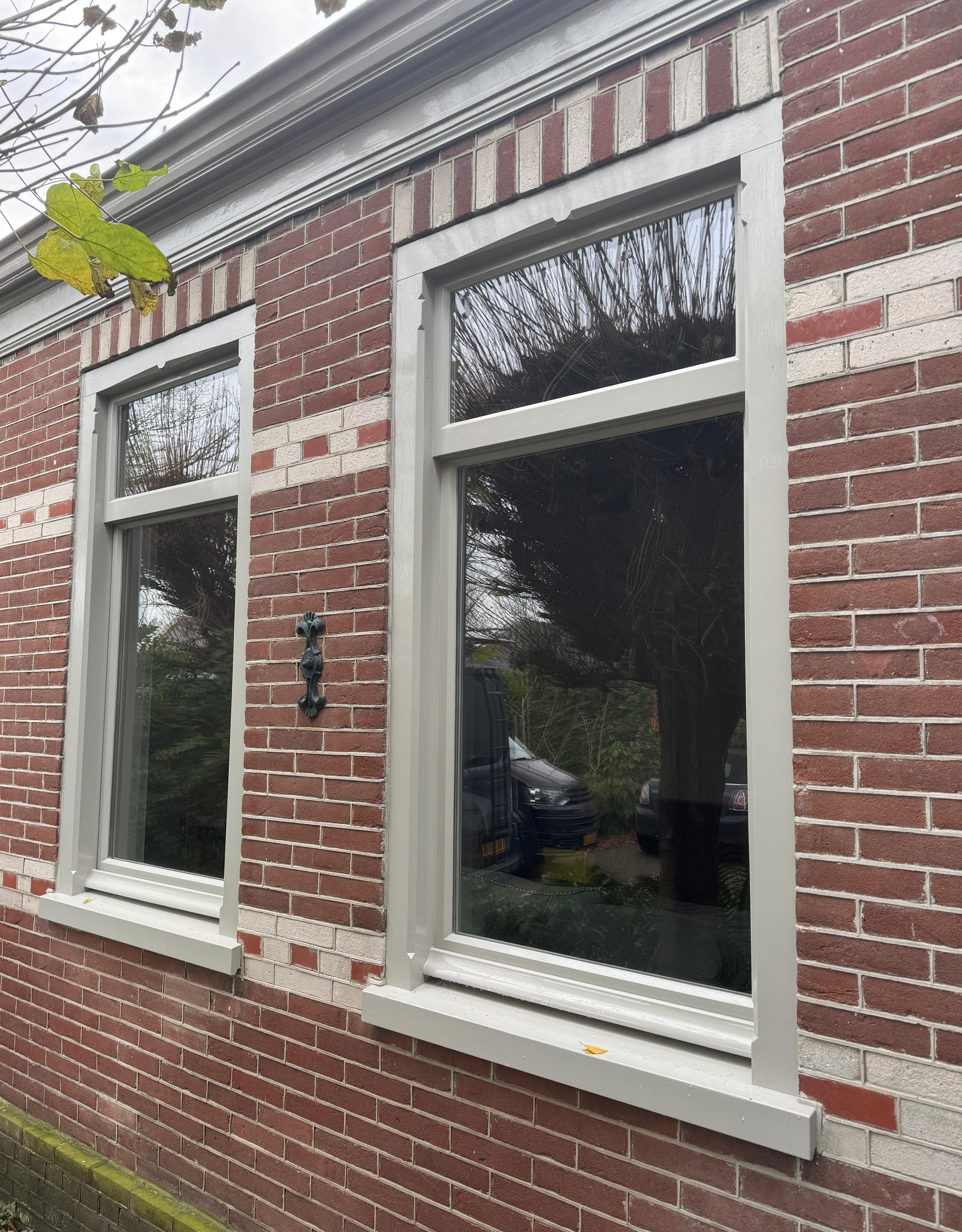 authentieke kozijnen, Hollandse kozijnen, nostalgische kozijnen, traditionele kozijnen, gevelkozijnen, hardhouten pui, pui, houten pui, buiten schuifpui, verticale schuiframen, houten schuifraam, Accoya ramen en kozijnen,