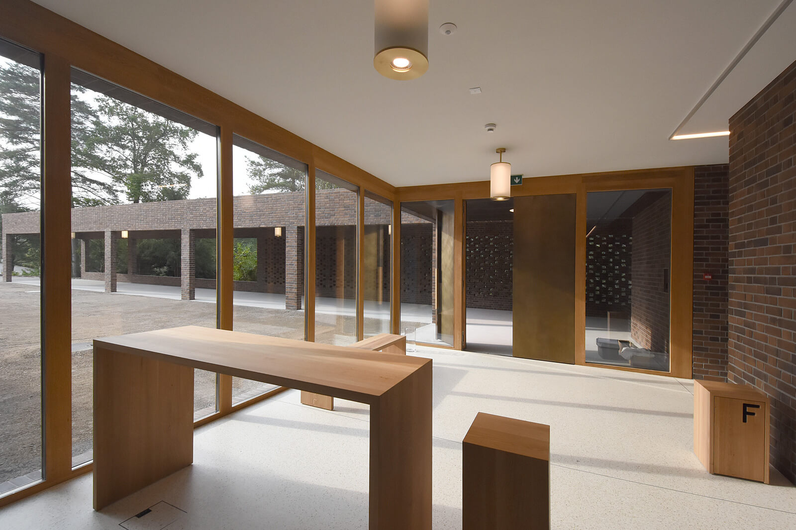 Kozijnen van Kuiters, kozijnen van hout, houten kozijnen, houten deuren, houten ramen, deur van hout, duurzame kozijnen, isolatie kozijnen, vouwdeuren, harmonica vouwdeuren, vouwpui, schuifpui, hf schuifpui, schuifdeuren,