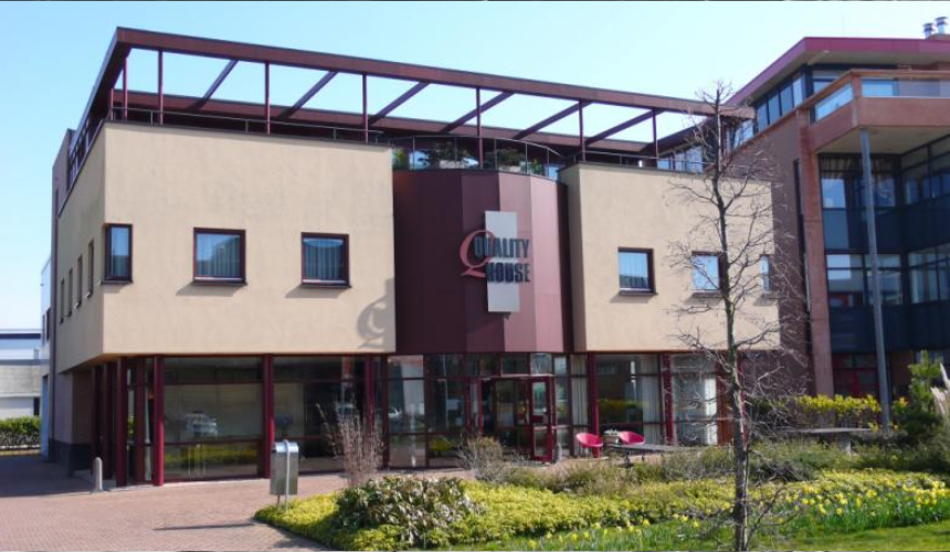 Kozijnen van Kuiters, kozijnen van hout, houten kozijnen, houten deuren, houten ramen, deur van hout, duurzame kozijnen, isolatie kozijnen, Accoya kozijnen, kozijn van Accoya, Accoya bekleding