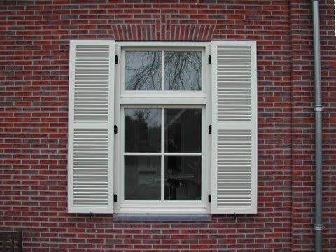 Louvre luiken, Kozijnen van Kuiters, kozijnen van hout, houten kozijnen, houten deuren, houten ramen, deur van hout, duurzame kozijnen, isolatie kozijnen, Accoya kozijnen, kozijn van Accoya, Accoya bekleding, luiken, shutters, buiten luik,