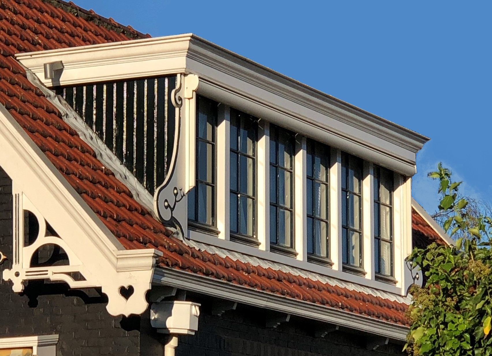 dakkapel, dakkapellen, houten dakkapel, houten dakkapel, Dakkapel glooiend dak, Dakkapel in puntvorm, Dakkapel met overstek, Dakkapel meelopenddak, Dakkapel standaard