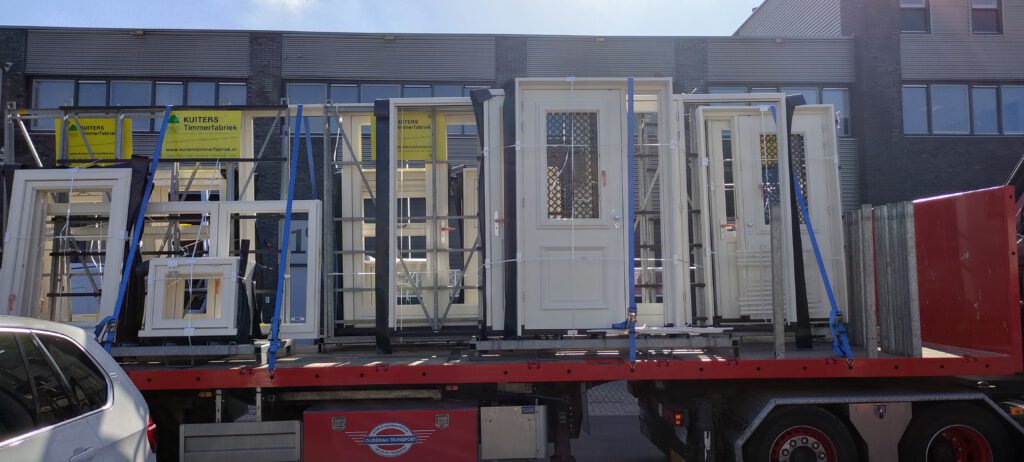 Kozijnen van Kuiters, kozijnen van hout, houten kozijnen, houten deuren, houten ramen, deur van hout, duurzame kozijnen, isolatie kozijnen, Accoya kozijnen, kozijn van Accoya, Accoya bekleding