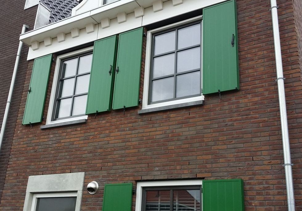 luiken, vensterluiken, raamluiken, Kuiters timmerfabriek 1926, duurzame kozijnen, eco kozijnen, Accoya hout, houten deuren, houten ramen, houten kozijnen