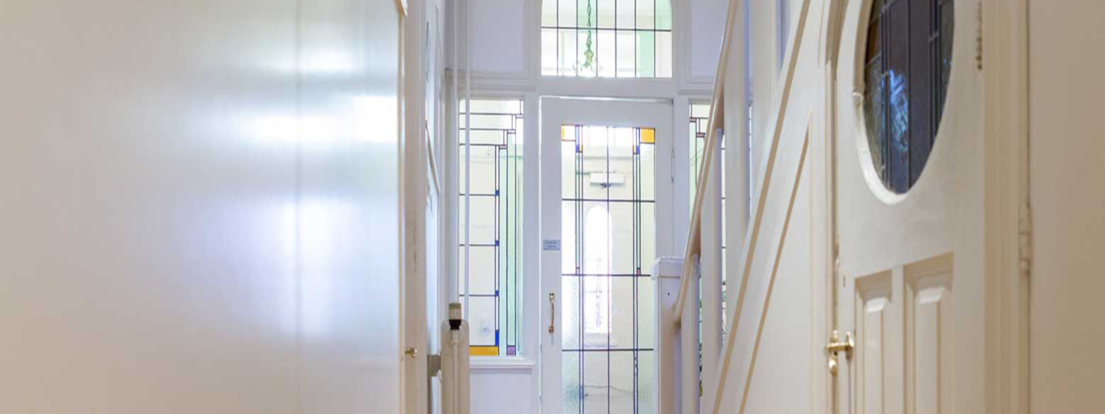 Binnen kozijnen, duurzame kozijnen, eco kozijnen, Accoya hout, houten deuren, houten ramen, houten kozijnen, gemodificeerde kozijnen,