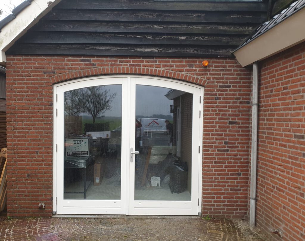 Accoya staaldeuren, Accoya stolpstel, Accoya terrasdeuren, Accoya tuindeuren, dubbele vouwdeuren van Accoya, Kozijnen van Kuiters, kozijnen van hout, houten kozijnen, houten deuren, houten ramen, deur van hout, duurzame kozijnen, isolatie kozijnen, vouwdeuren, harmonica vouwdeuren, vouwpui, schuifpui, hf schuifpui, schuifdeuren, veranda deuren, garage deuren,