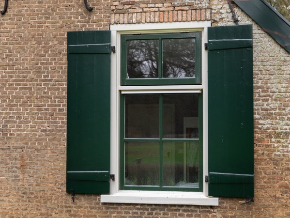 luiken, vensterluiken, raamluiken, Kuiters timmerfabriek 1926, duurzame kozijnen, eco kozijnen, Accoya hout, houten deuren, houten ramen, houten kozijnen