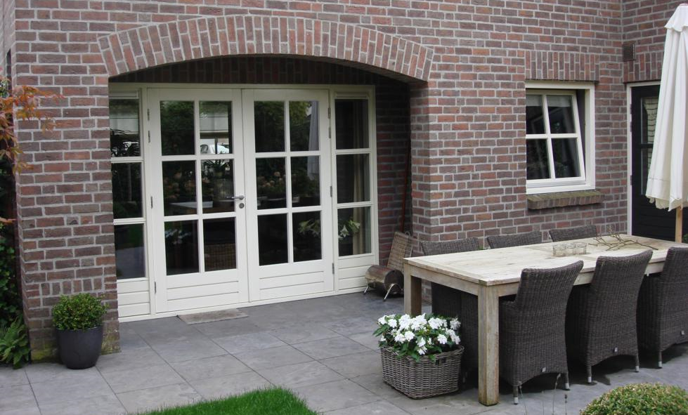Accoya Terrasdeur, Patiodeuren, Dubbele openslaande deuren, Openslaande tuindeuren, Heuvelscharnierdeuren, Verticale schuiframen, Schuiframen, authentieke kozijnen en deuren, Accoya kozijnen, authentieke kozijnen, Hollandse kozijnen, duurzame kozijnen, klassieke kozijnen,