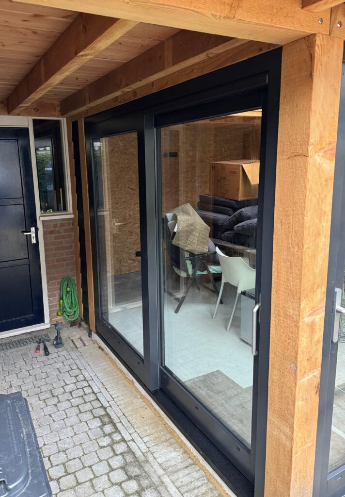 Accoya vouw, vouw-pui Accoya, Accoya terrasdeuren, Accoya terras vouwdeuren, Accoya harmonicadeuren, vouwdeuren van Accoya, Kozijnen van Kuiters, kozijnen van hout, houten schuifdeuren vouw, houten deuren van Accoya, Accoya deur hout, duurzame harmonica vouwpui, Accoya vouw kozijnen, vouwdeuren, harmonica vouwdeuren, vouwpui, veranda deuren, Accoya,