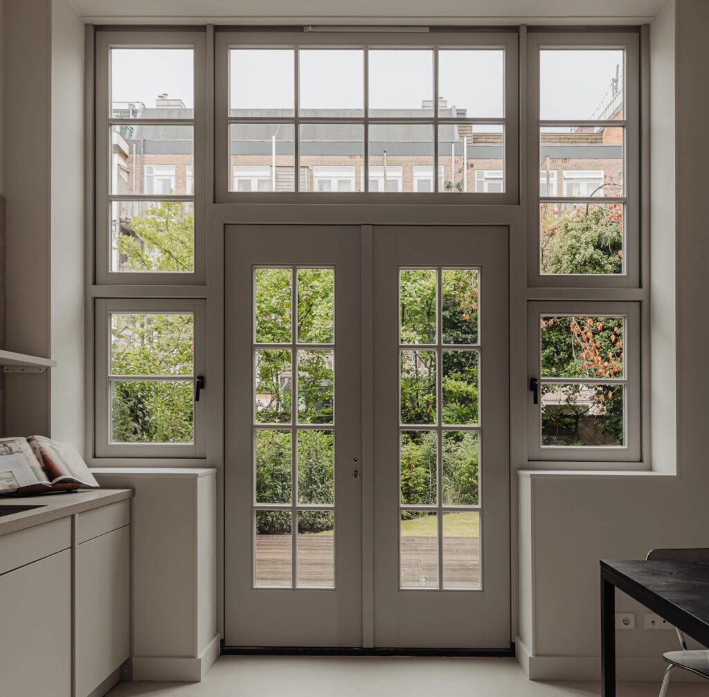 Accoya Terrasdeur, Patiodeuren, Dubbele openslaande deuren, Openslaande tuindeuren, Heuvelscharnierdeuren, Verticale schuiframen, Schuiframen, authentieke kozijnen en deuren, Accoya kozijnen, authentieke kozijnen, Hollandse kozijnen, duurzame kozijnen, klassieke kozijnen,