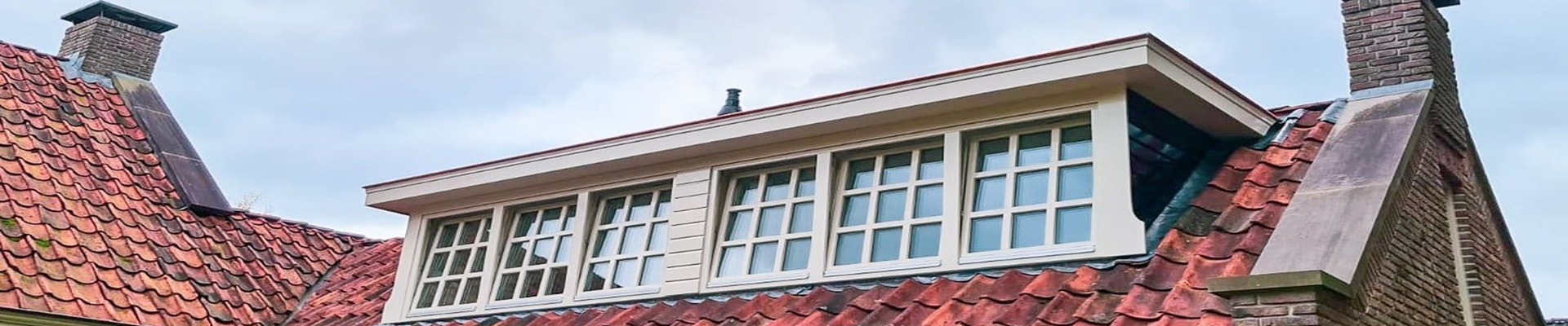 Dakkapel van hout, dakkapel met windveren, originele dakkapel, authentieke dakkapel, houten dakkapel