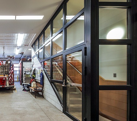 Brandvertragende kozijnen, brandwerende houten kozijnen, kozijnen en deuren R, EW en EI 30–60, EW 30 kozijn, EW 60 kozijn, kozijnen EI 30, kozijnen EI 60, brandwerend glas, EW 30 glas, EW 60 glas,